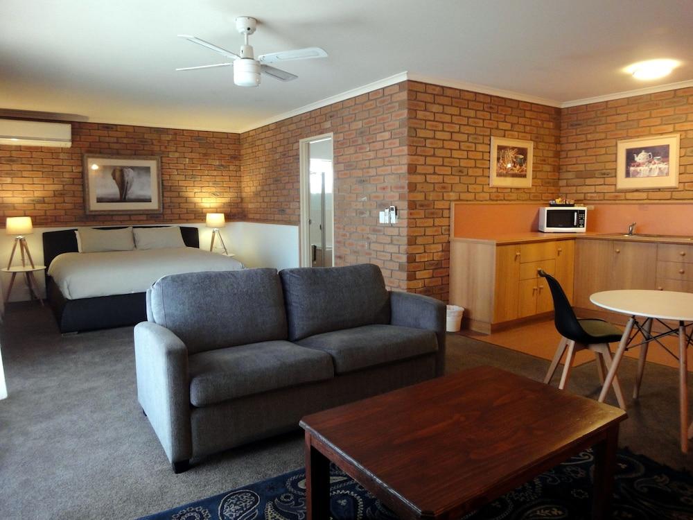 Summerhill Motor Inn Merimbula Exteriör bild