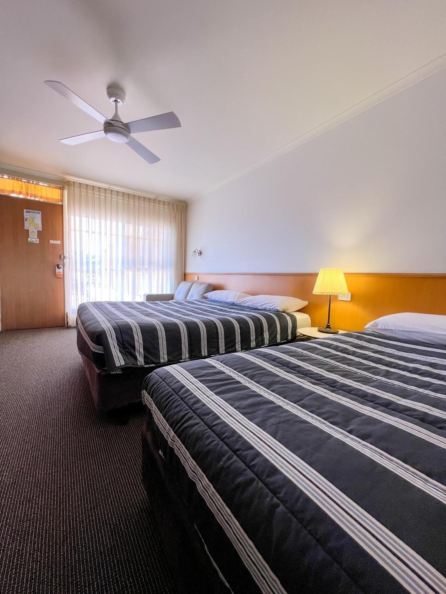 Summerhill Motor Inn Merimbula Exteriör bild