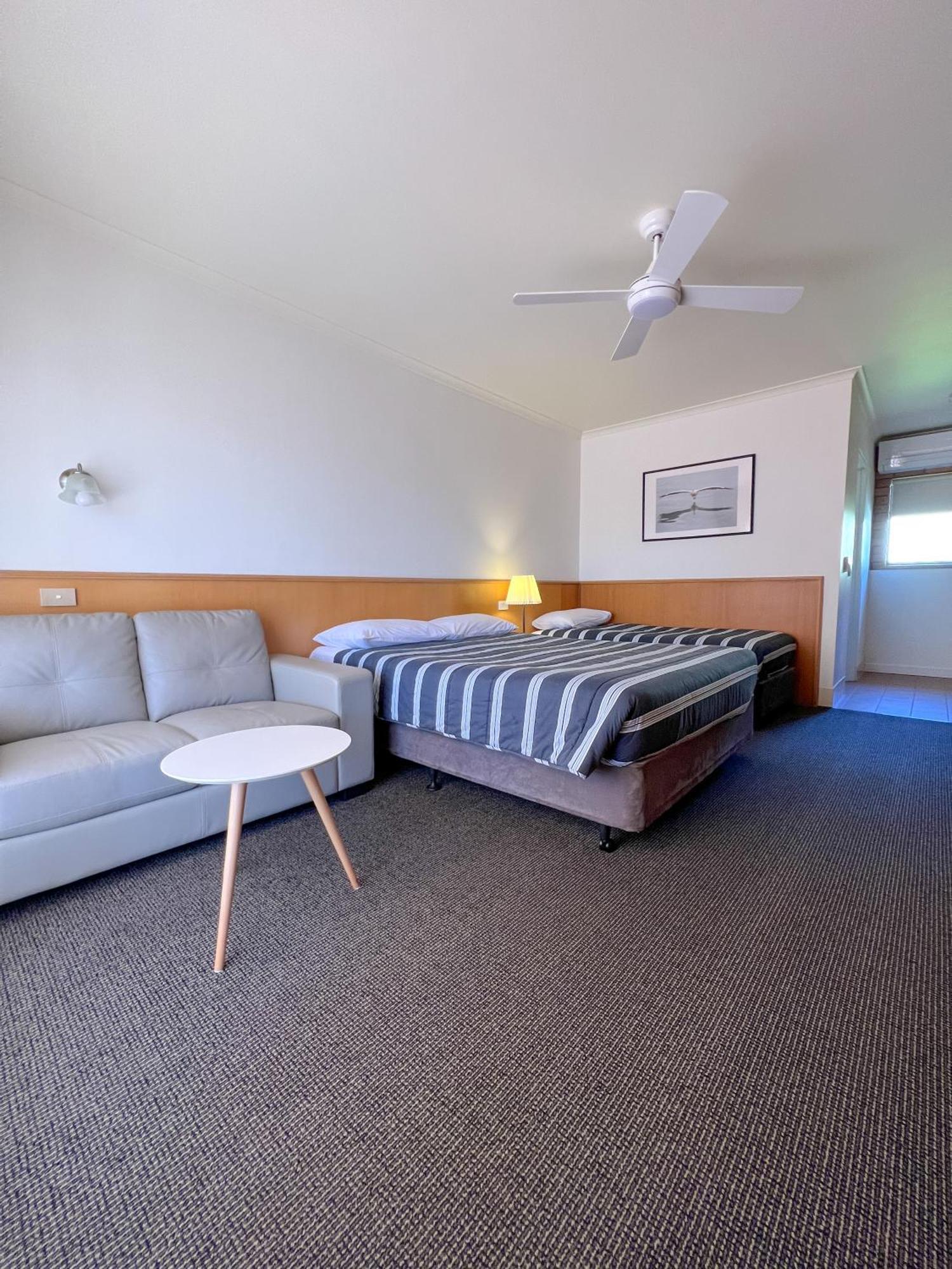Summerhill Motor Inn Merimbula Exteriör bild